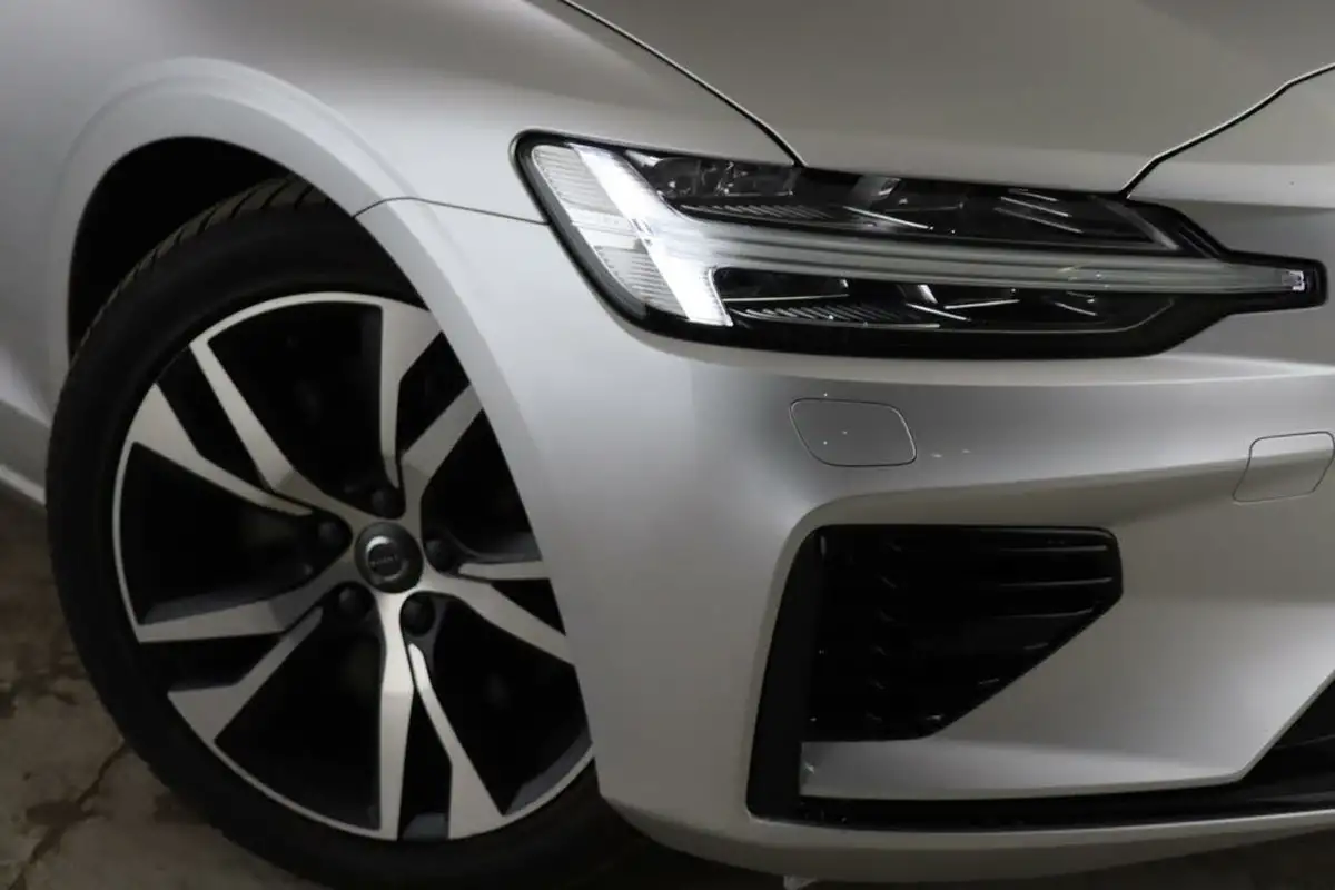 2019-volvo-s60-20-t8-r-design-plus-big-8