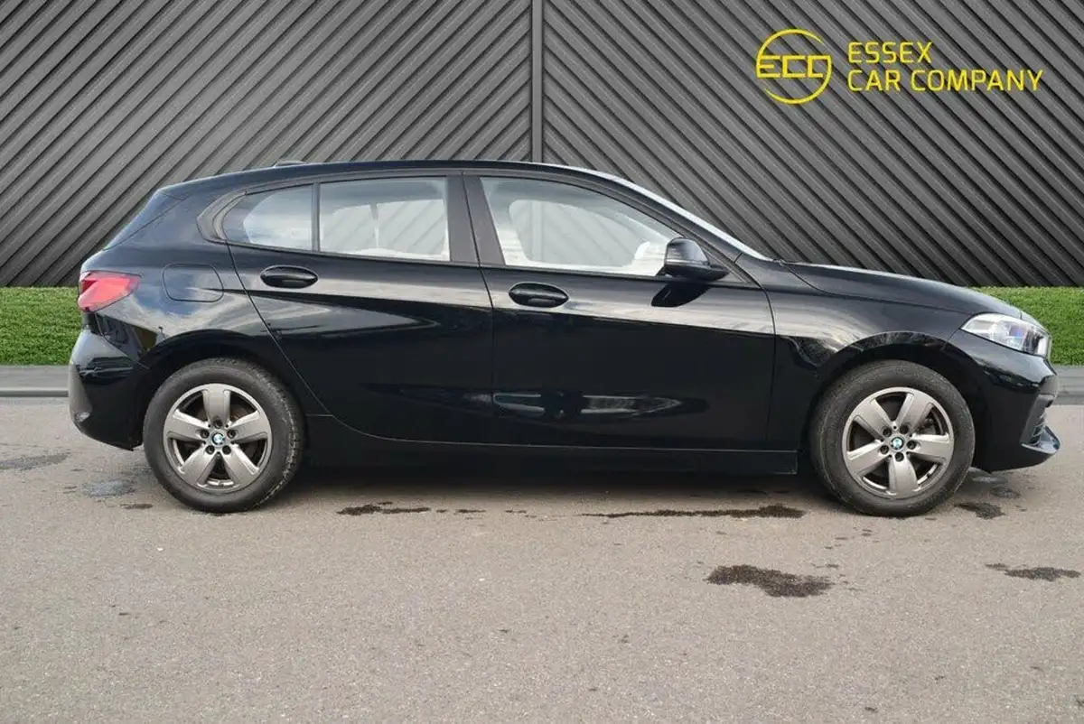 2021-bmw-1-series-15-118i-se-lcp-big-6