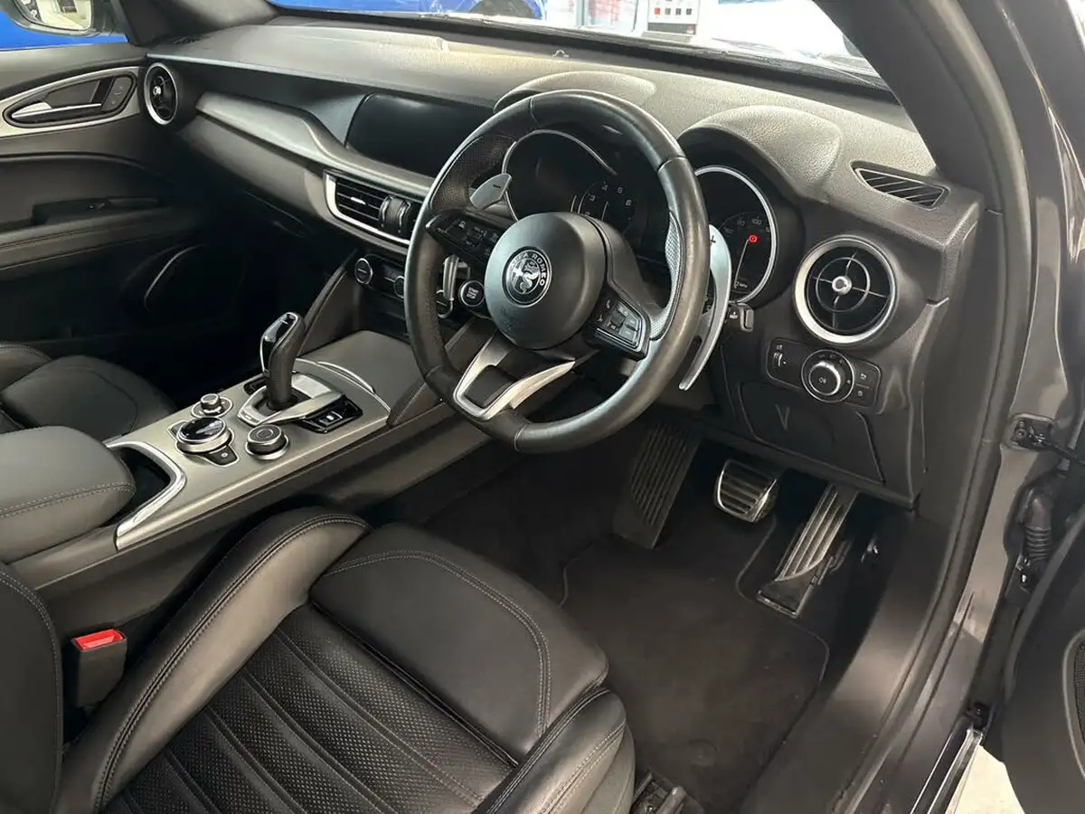 2022-alfa-romeo-stelvio-20-veloce-big-14