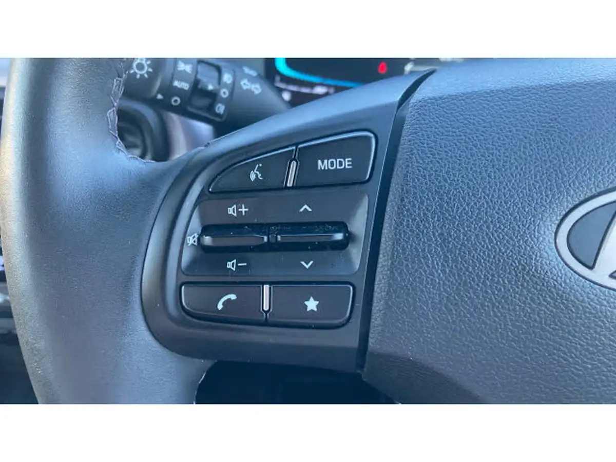 2024-hyundai-i10-12-premium-79ps-auto-big-31