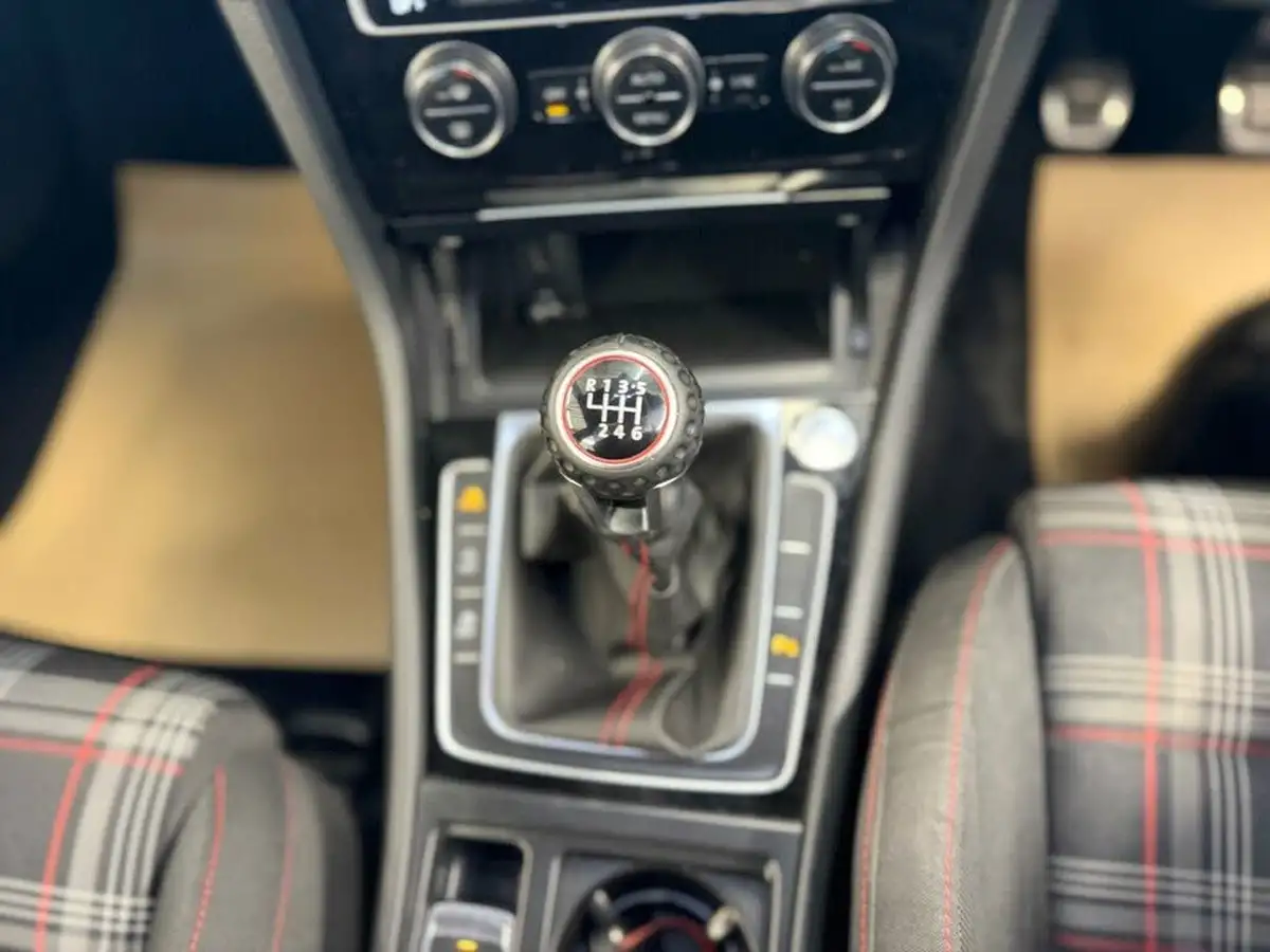 2019-volkswagen-golf-20-tsi-gti-performance-5d-big-24