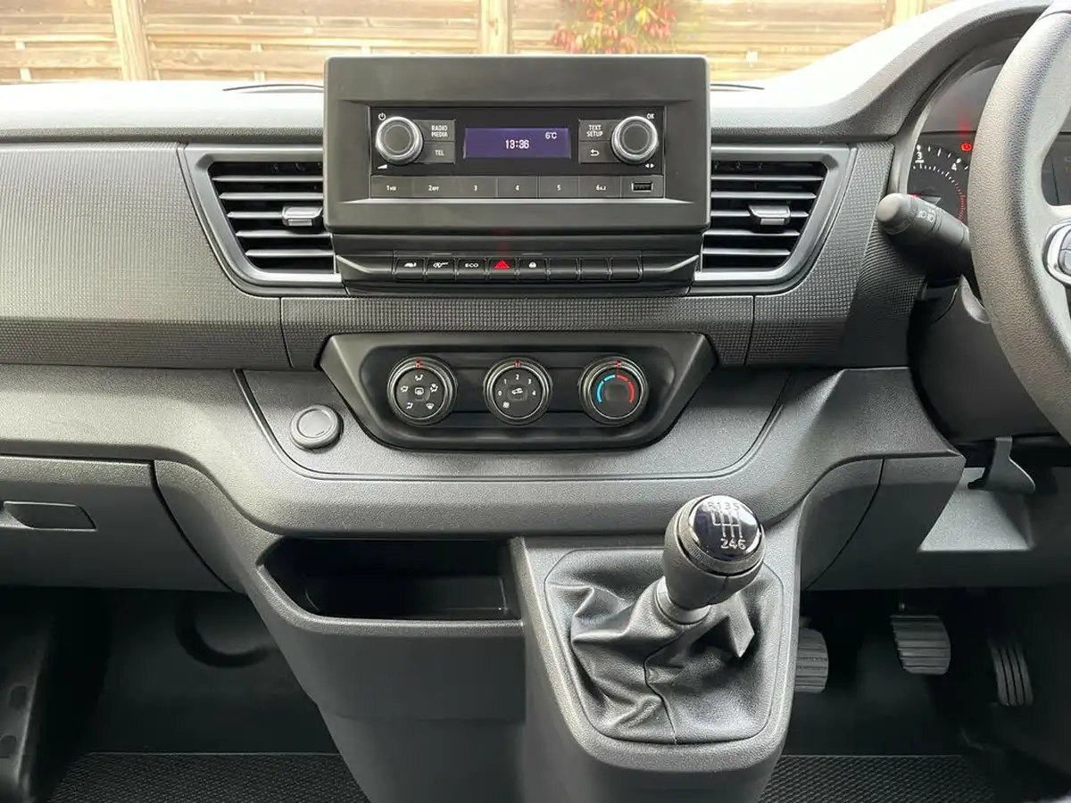 2022-renault-trafic-20dci-sl28-130-business-big-13