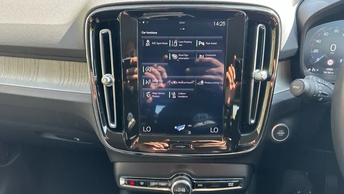 2019-volvo-xc40-20-t4-inscription-awd-big-42