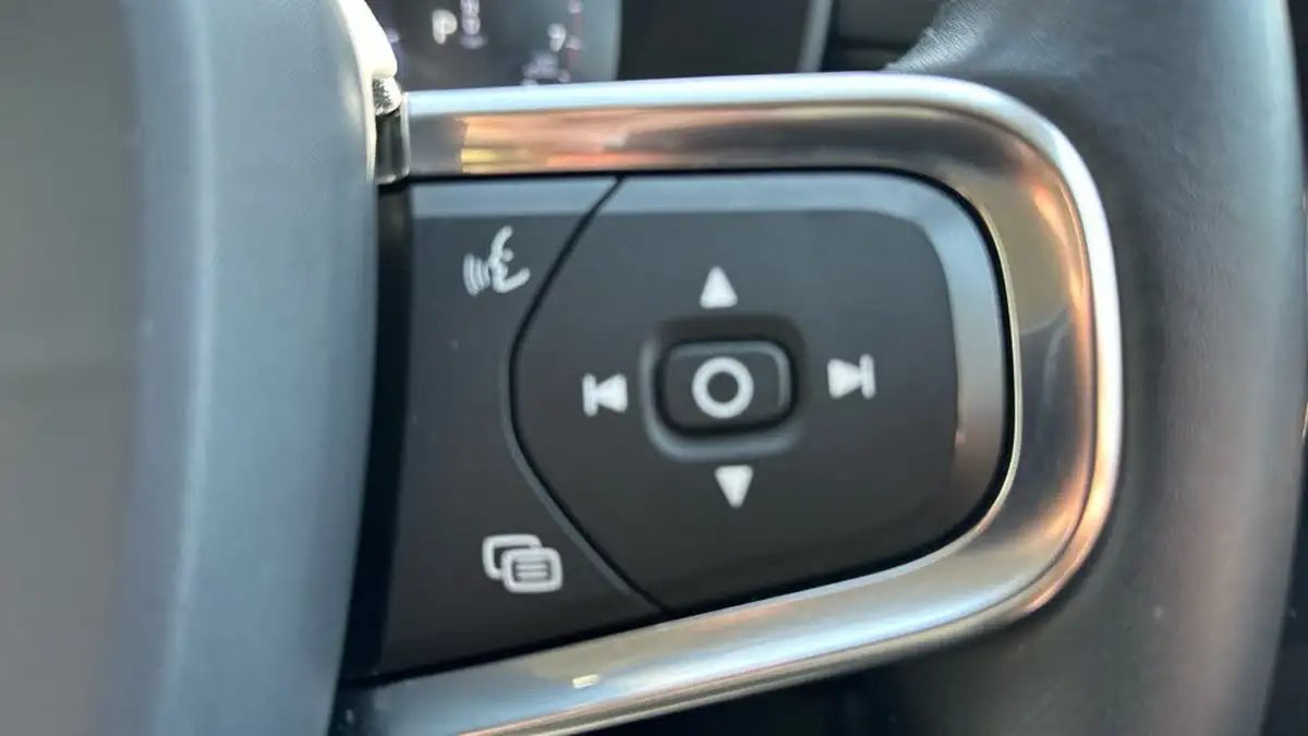 2019-volvo-xc40-20-t4-inscription-awd-big-18
