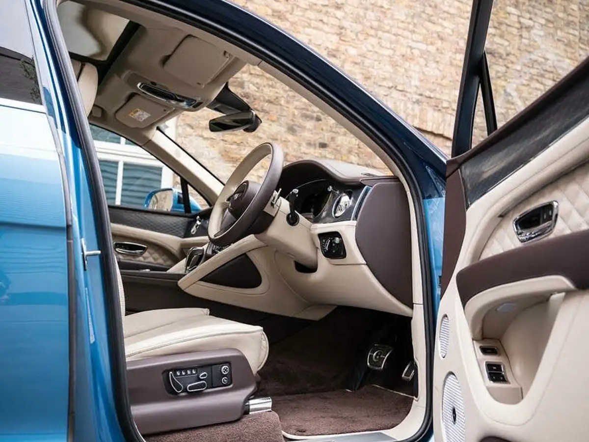 2022-bentley-bentayga-40-v8-big-19
