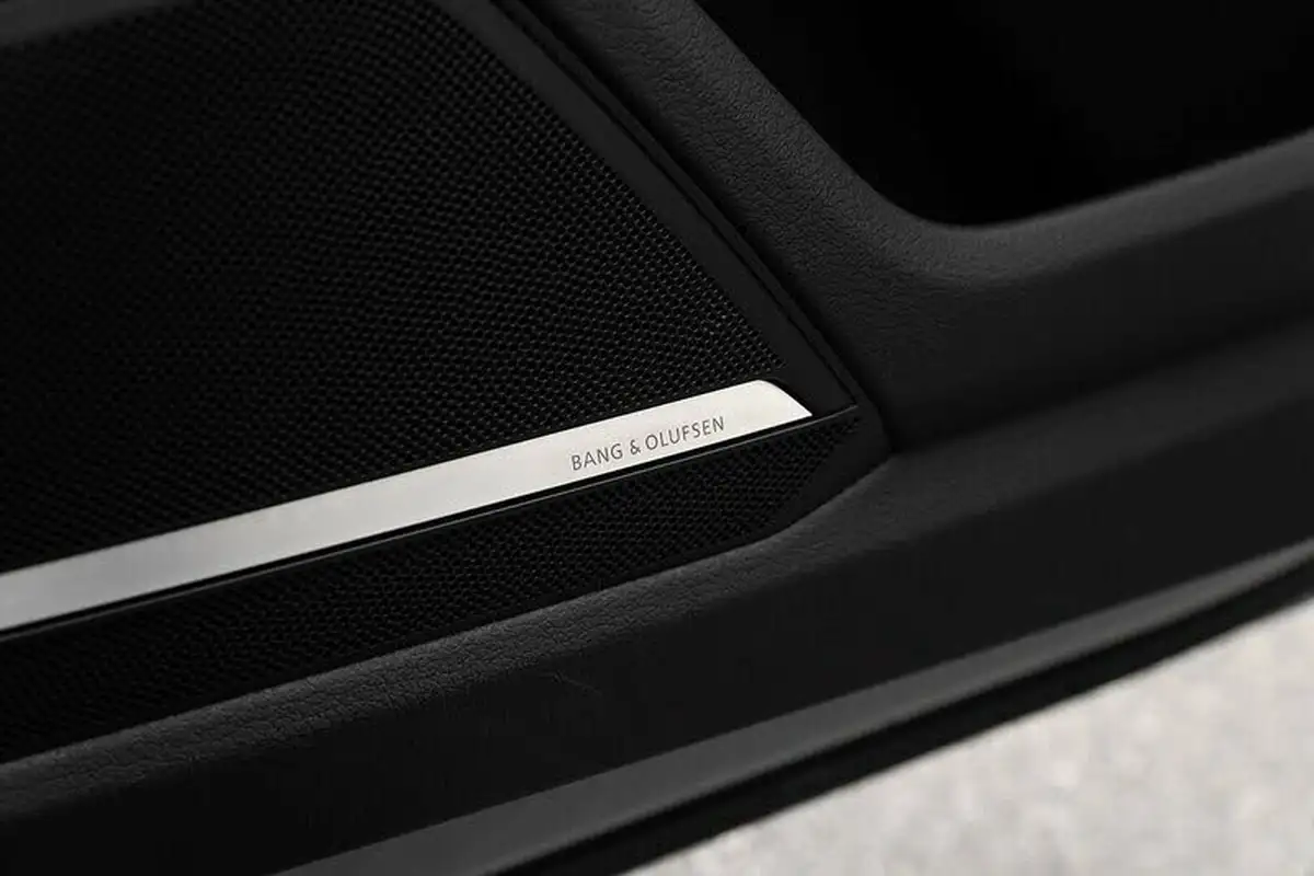 2022-audi-rs6-avant-40-tfsi-carbon-black-big-25