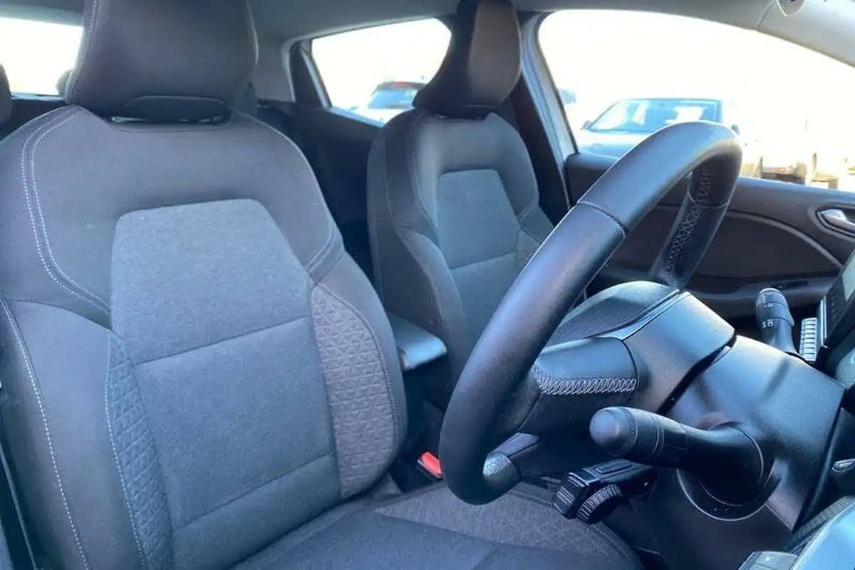 2022-renault-clio-10-tce-iconic-edition-big-16