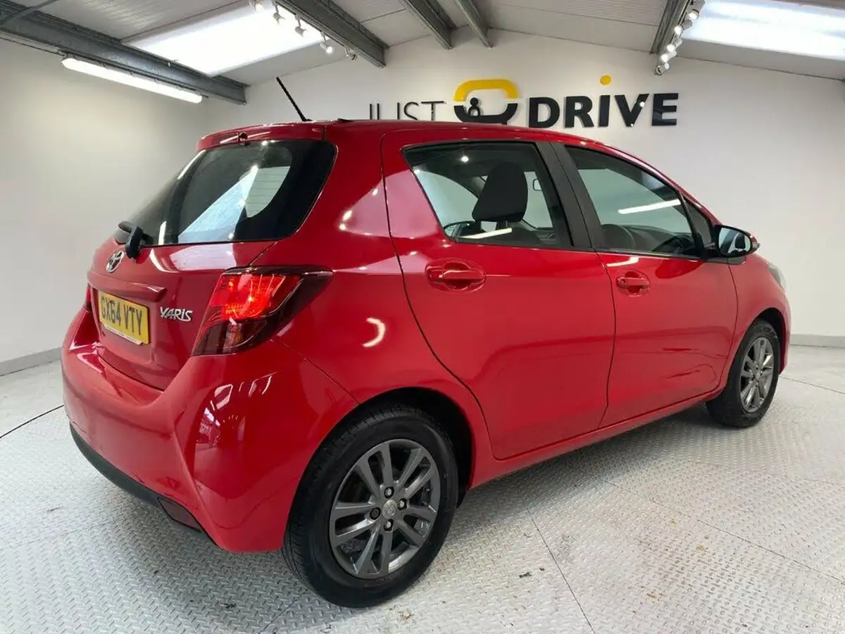 2014-toyota-yaris-133-icon-5d-cvt-big-4