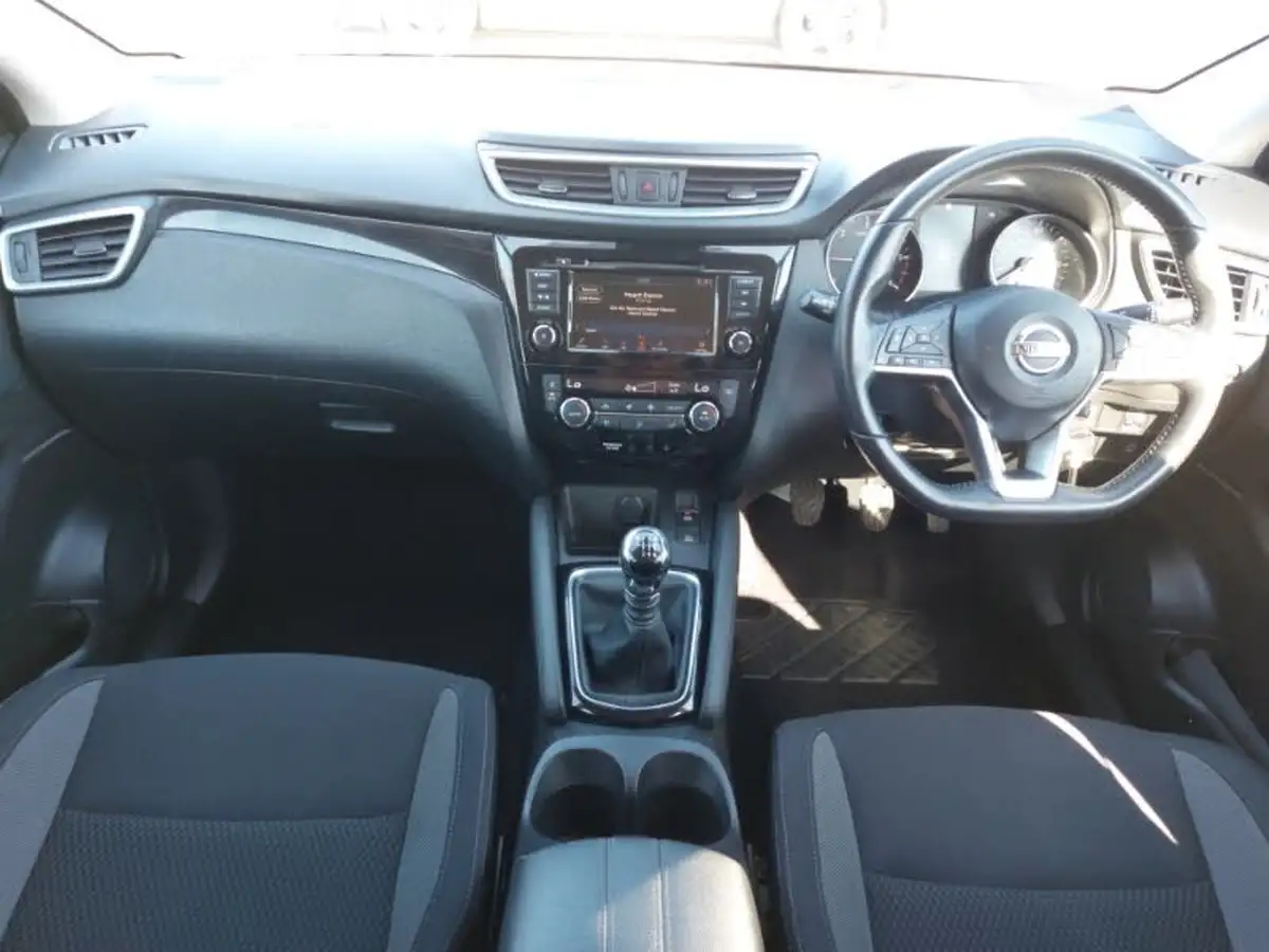 2019-nissan-qashqai-15dci-acenta-premium-heat-pack-big-2