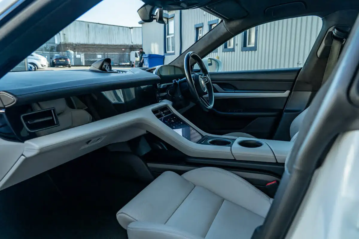 2020-porsche-taycan-e-turbo-s-big-8