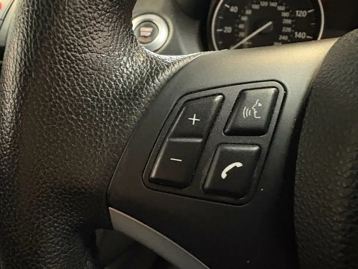 2011-bmw-1-series-20td-120d-sport-coupe-2d-big-40