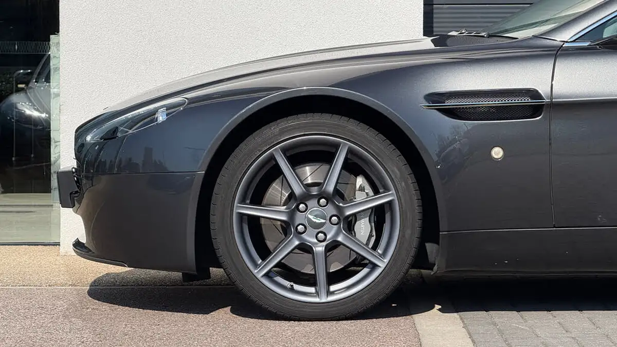 2012-aston-martin-vantage-47-roadster-convertible-sportshift-big-27