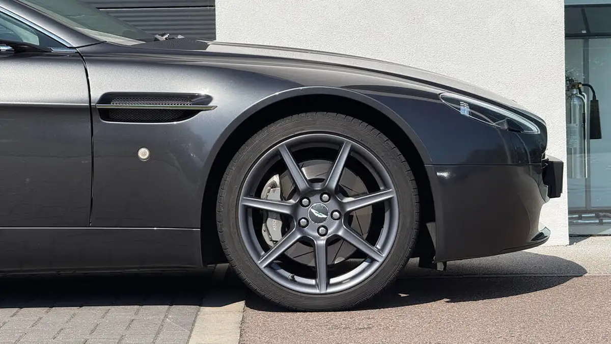 2012-aston-martin-vantage-47-roadster-convertible-sportshift-big-3