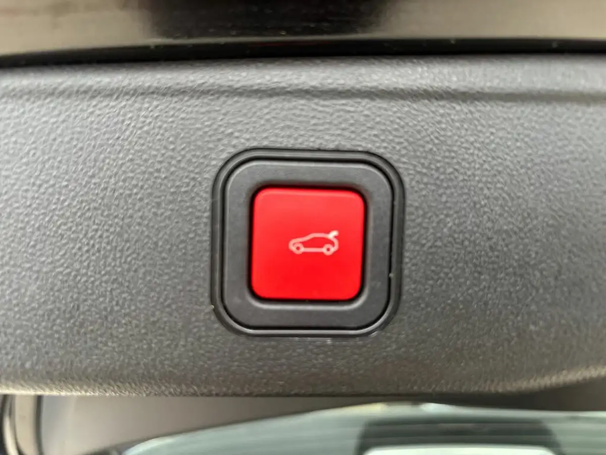 2024-jeep-avenger-e-summit-big-28