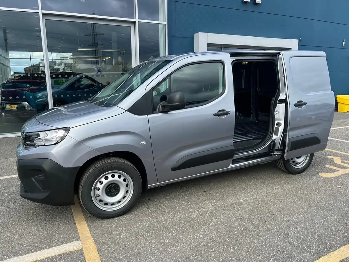 2024-peugeot-partner-15-bluehdi-professional-100pseu6d-big-15