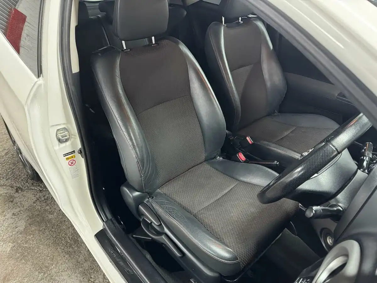2012-toyota-yaris-133-trend-3d-big-14