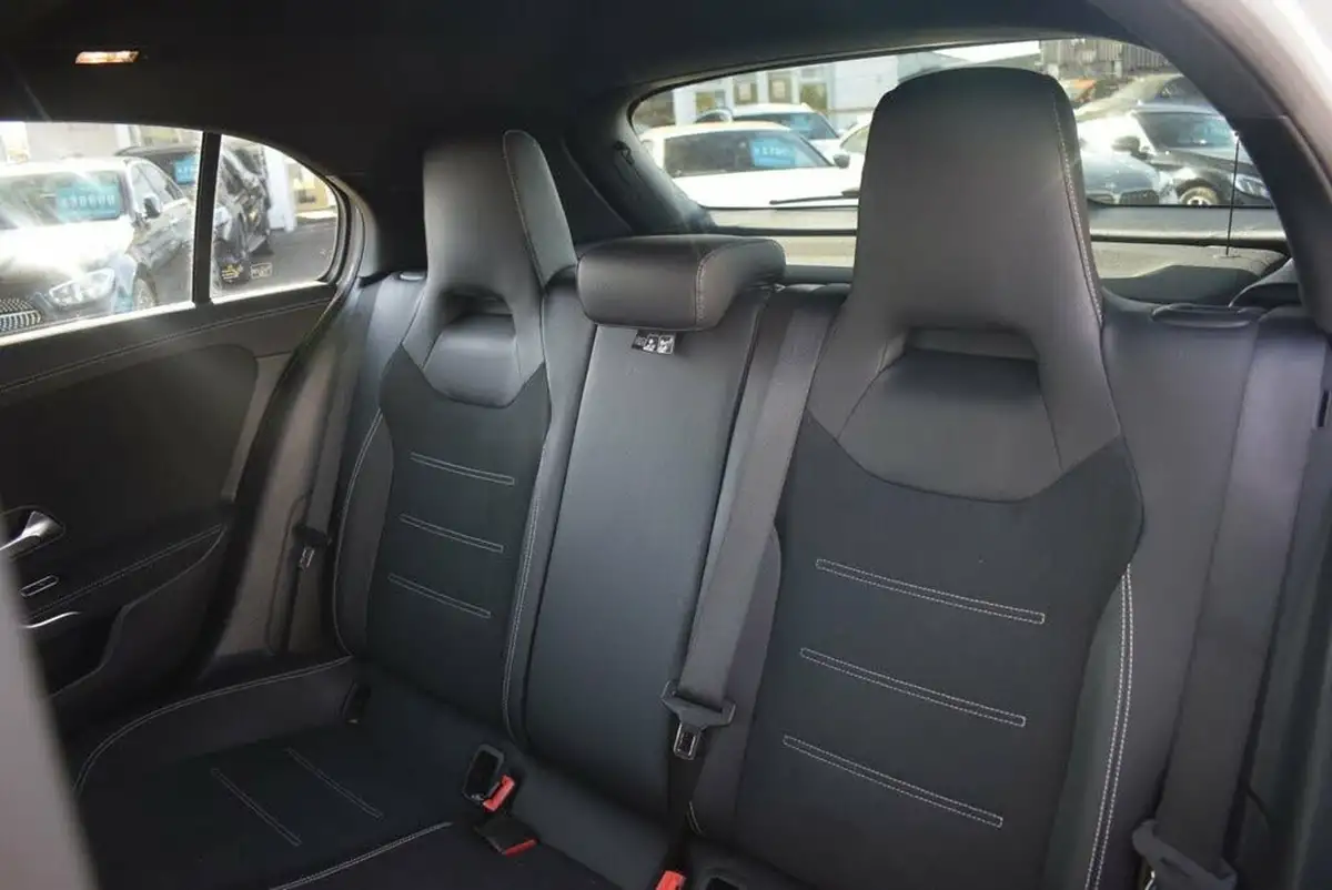2021-mercedes-benz-a-class-13-a200-exclusive-edition-7g-dct-big-17
