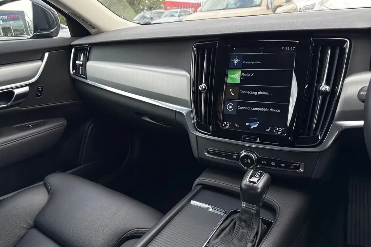 2019-volvo-v90-20-t4-momentum-pro-big-44