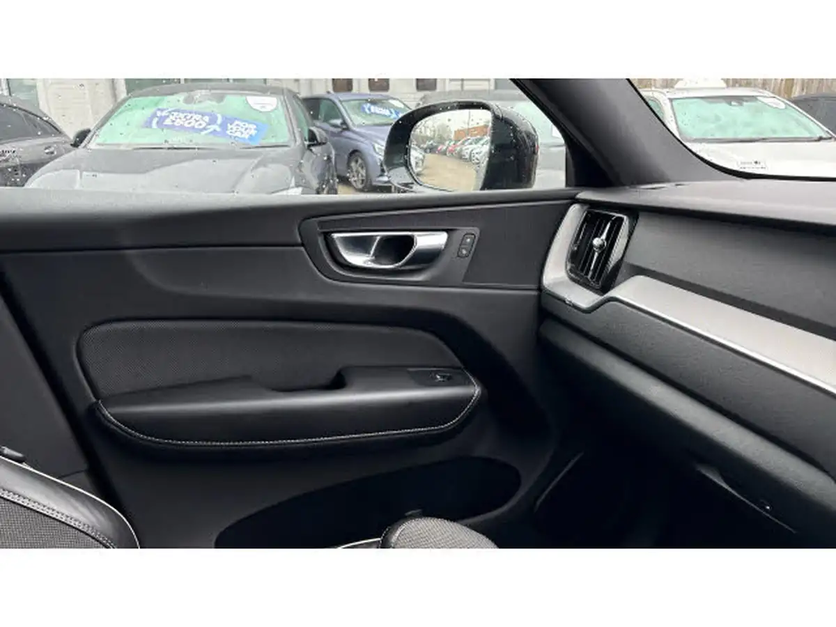 2020-volvo-xc60-20-b5-r-design-big-60