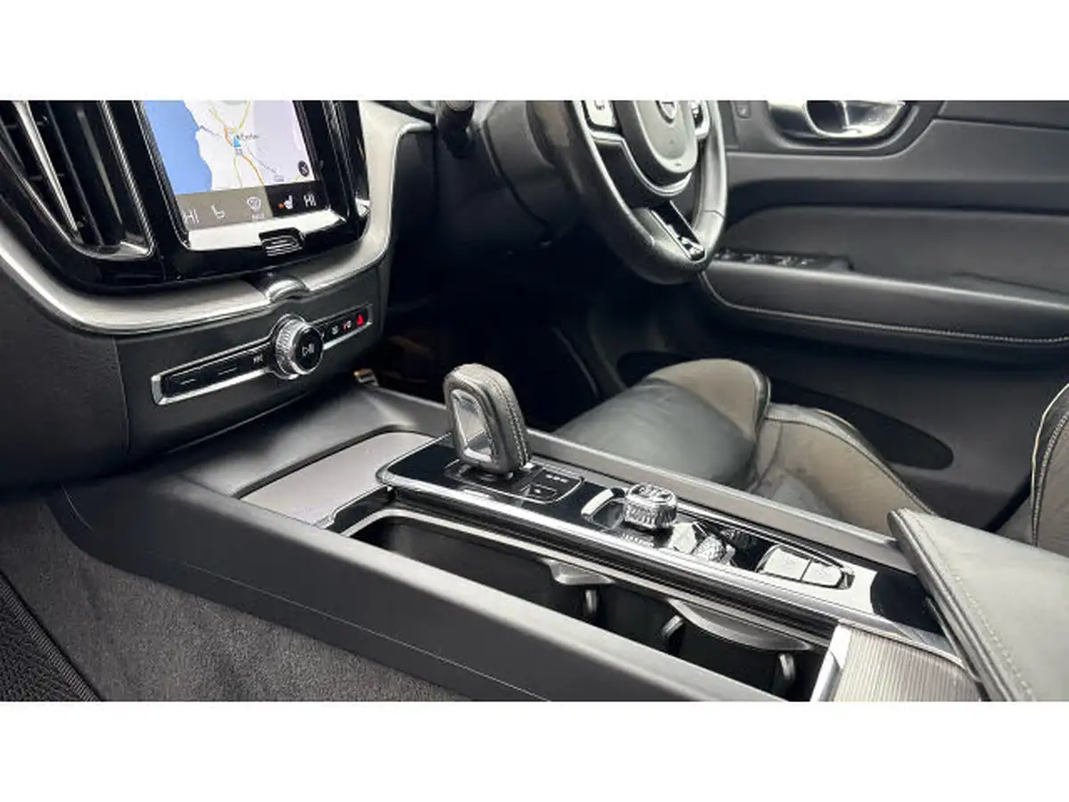 2020-volvo-xc60-20-b5-r-design-big-12