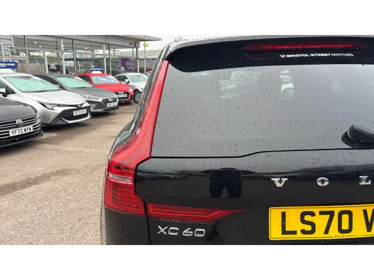 2020-volvo-xc60-20-b5-r-design-big-36
