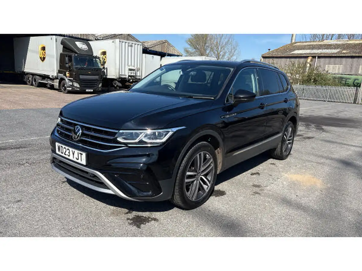 2023-volkswagen-tiguan-allspace-15-tsi-r-line-big-23