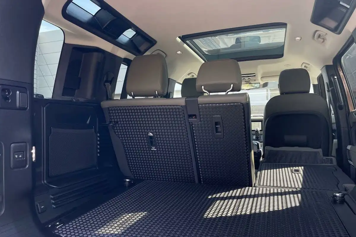 2022-land-rover-110-defender-30-d250-xs-edition-big-27
