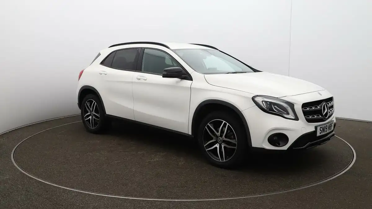 2019-mercedes-benz-gla-class-16-gla-180-urban-edition-ss-7g-dct-big-1