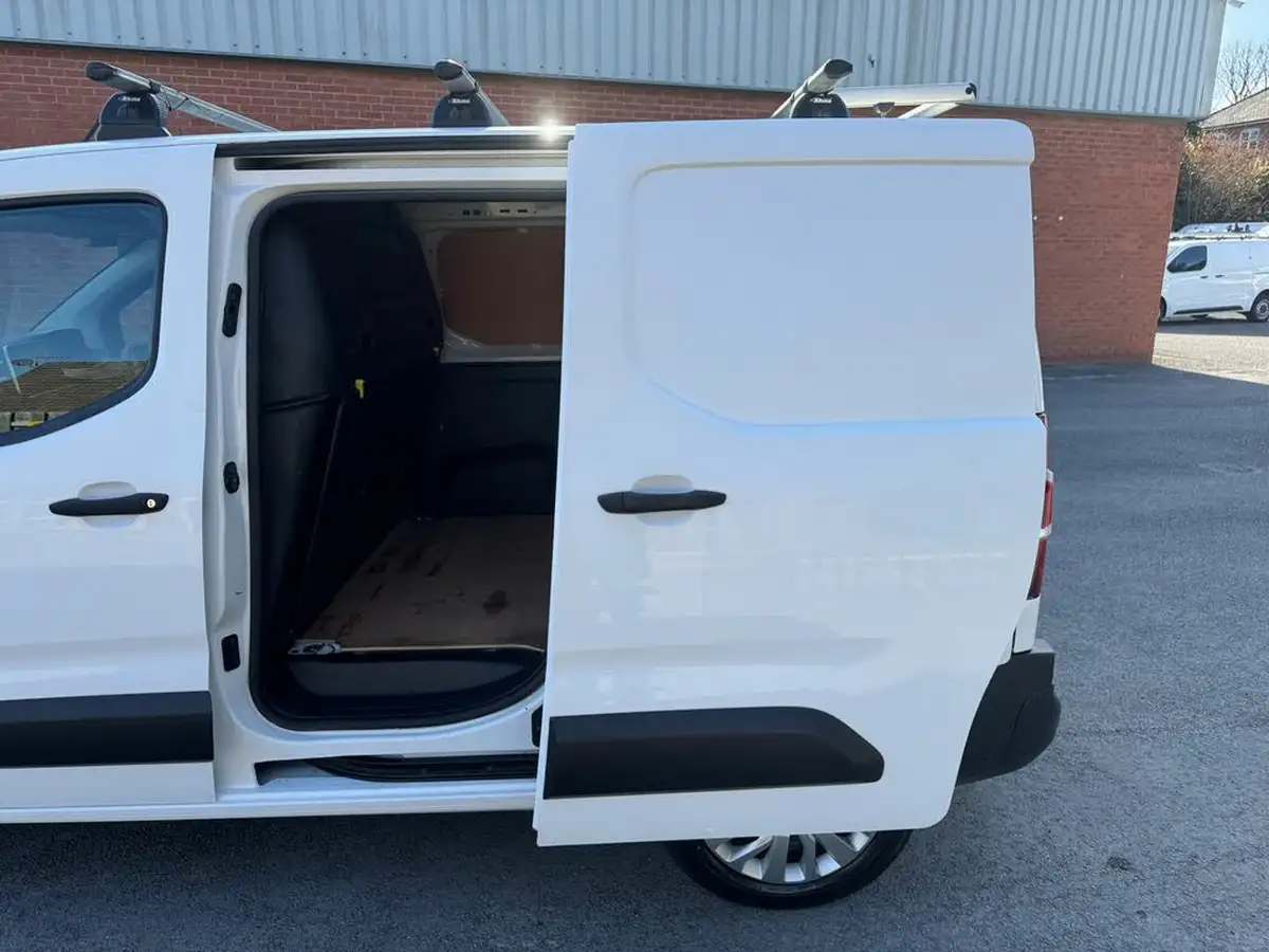2020-peugeot-partner-15-bluehdi-1000-professional-100ps-eu6dt-panel-big-36