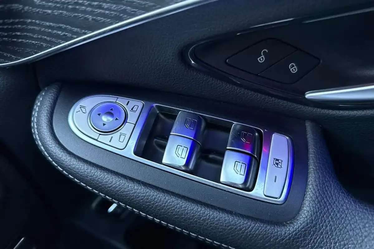 2020-mercedes-benz-glc-class-20d-glc300d-amg-line-premium-plus-station-wagon-5d-big-24