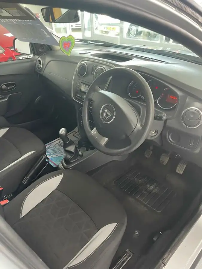 2014-dacia-sandero-stepway-15d-ambiance-big-7