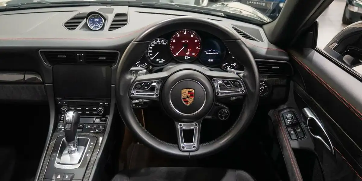 2018-porsche-911-30-targa-4-gts-450bhp-pdk-big-21