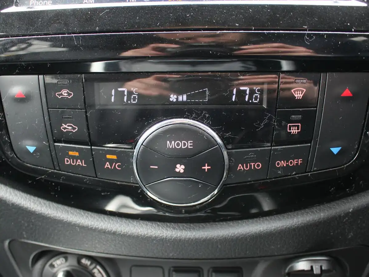 2021-nissan-navara-23dci-tt-tekna-8-navileather-auto-big-24