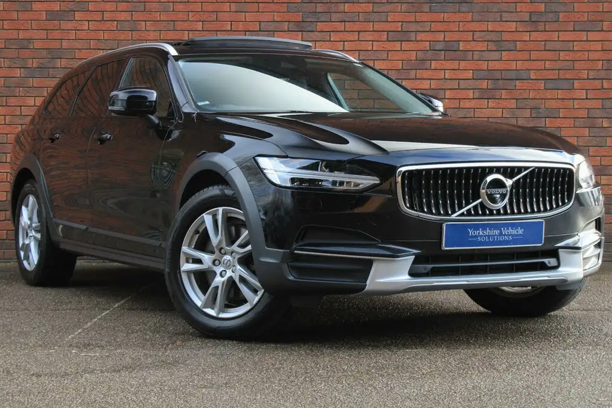 2019-volvo-v90-20td-d5-cross-country-plus-big-0