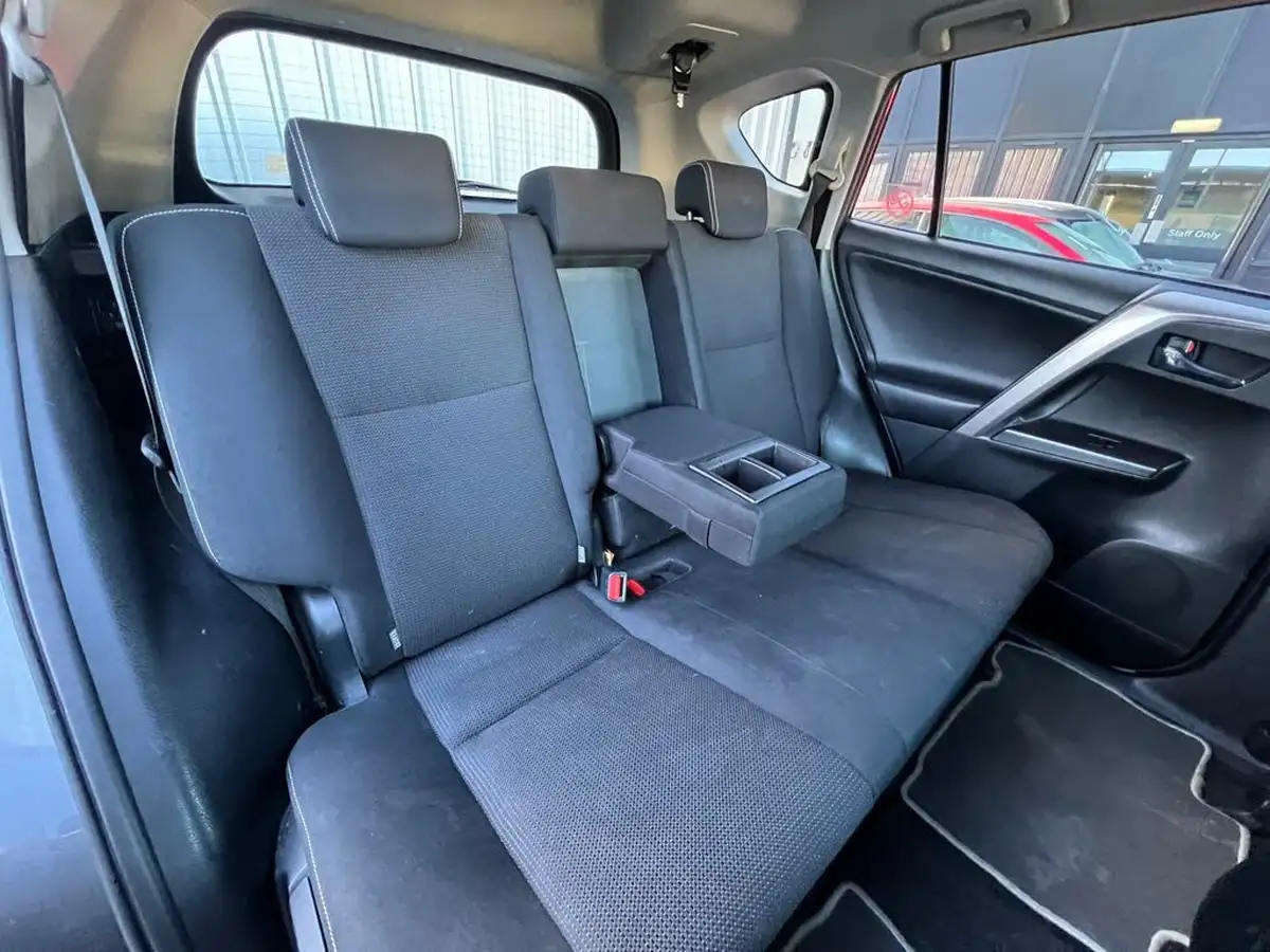 2018-toyota-rav4-25-vvt-i-icon-tech-big-18