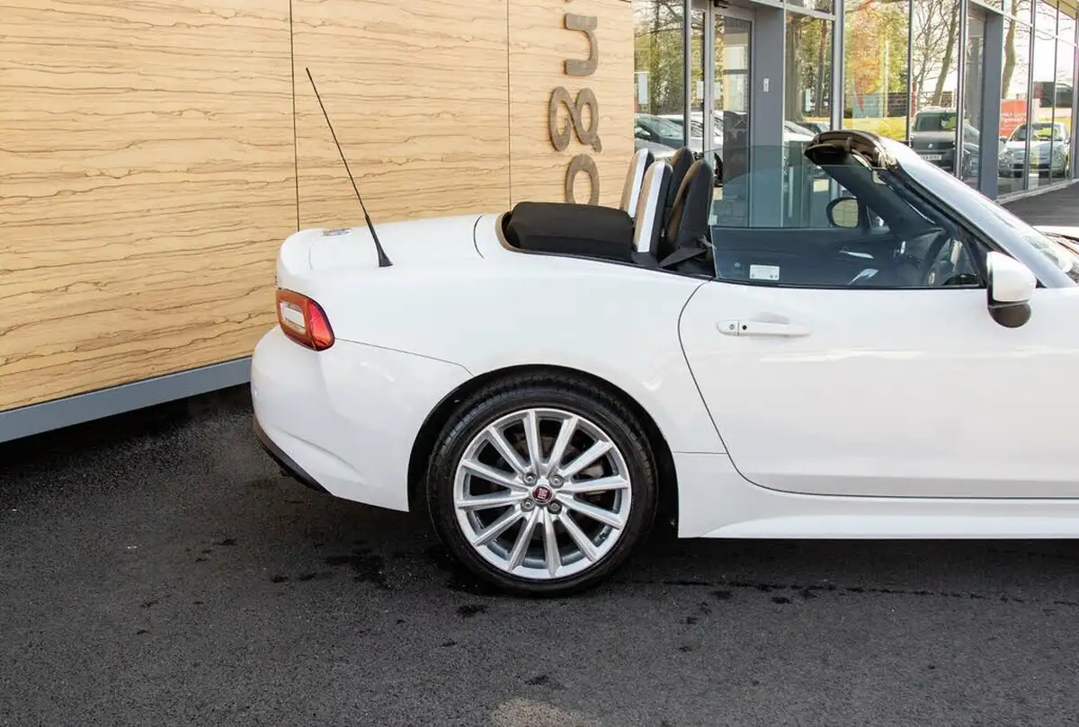 2018-fiat-124-14-multiair-124-spider-lusso-big-7