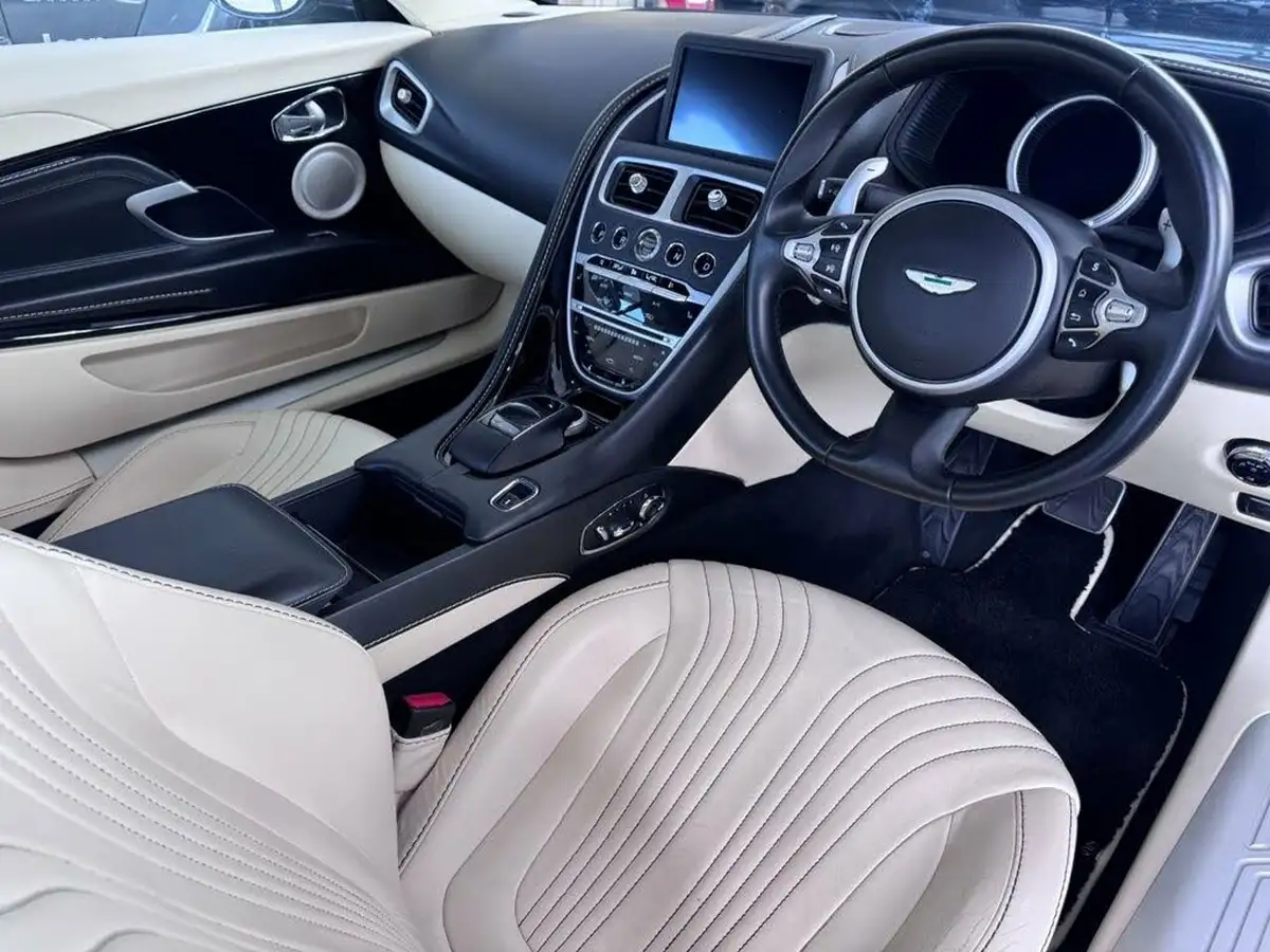 2017-aston-martin-db11-52-v12-launch-edition-big-10