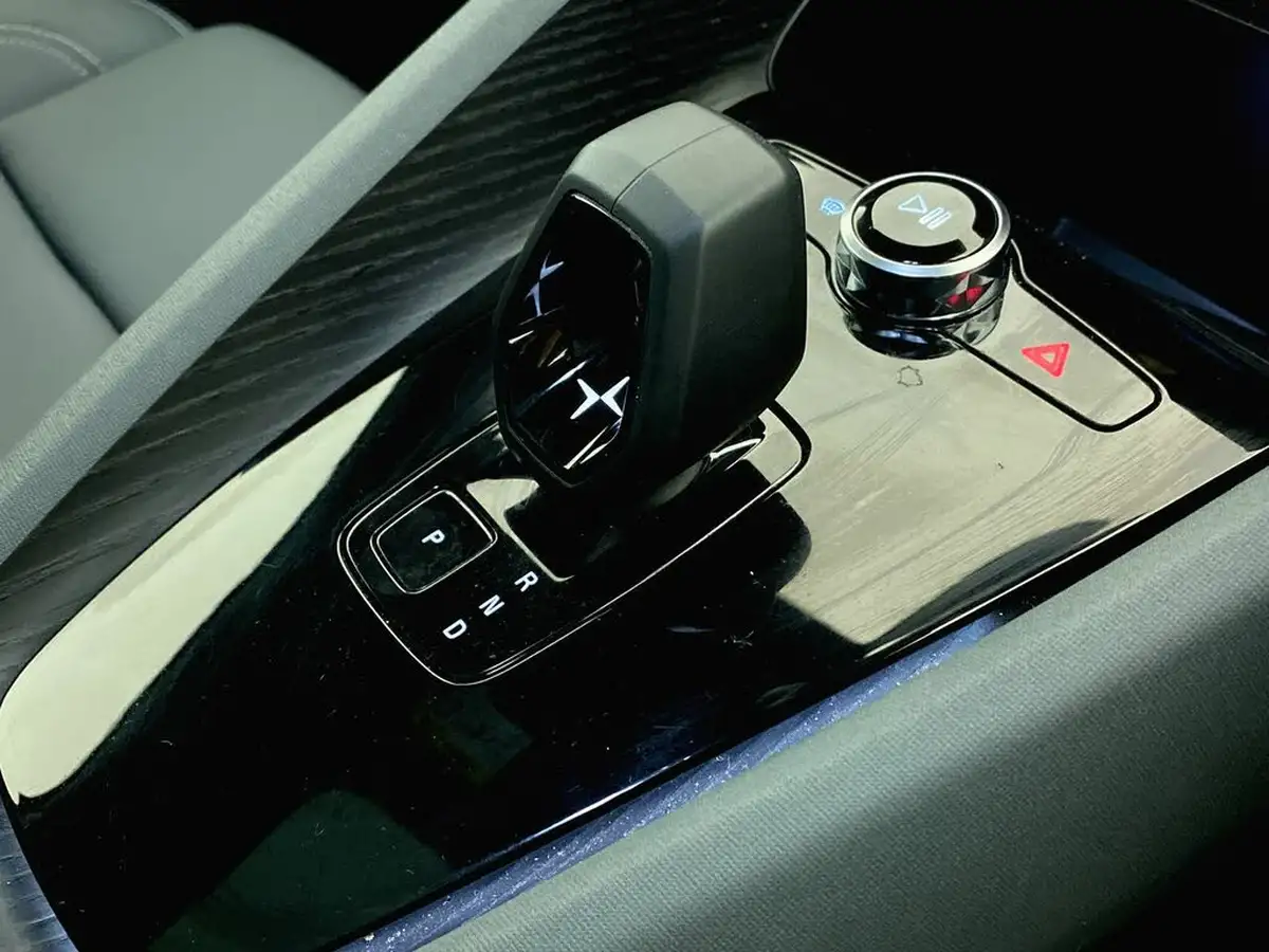 2020-polestar-polestar-2-e-ps2-big-21