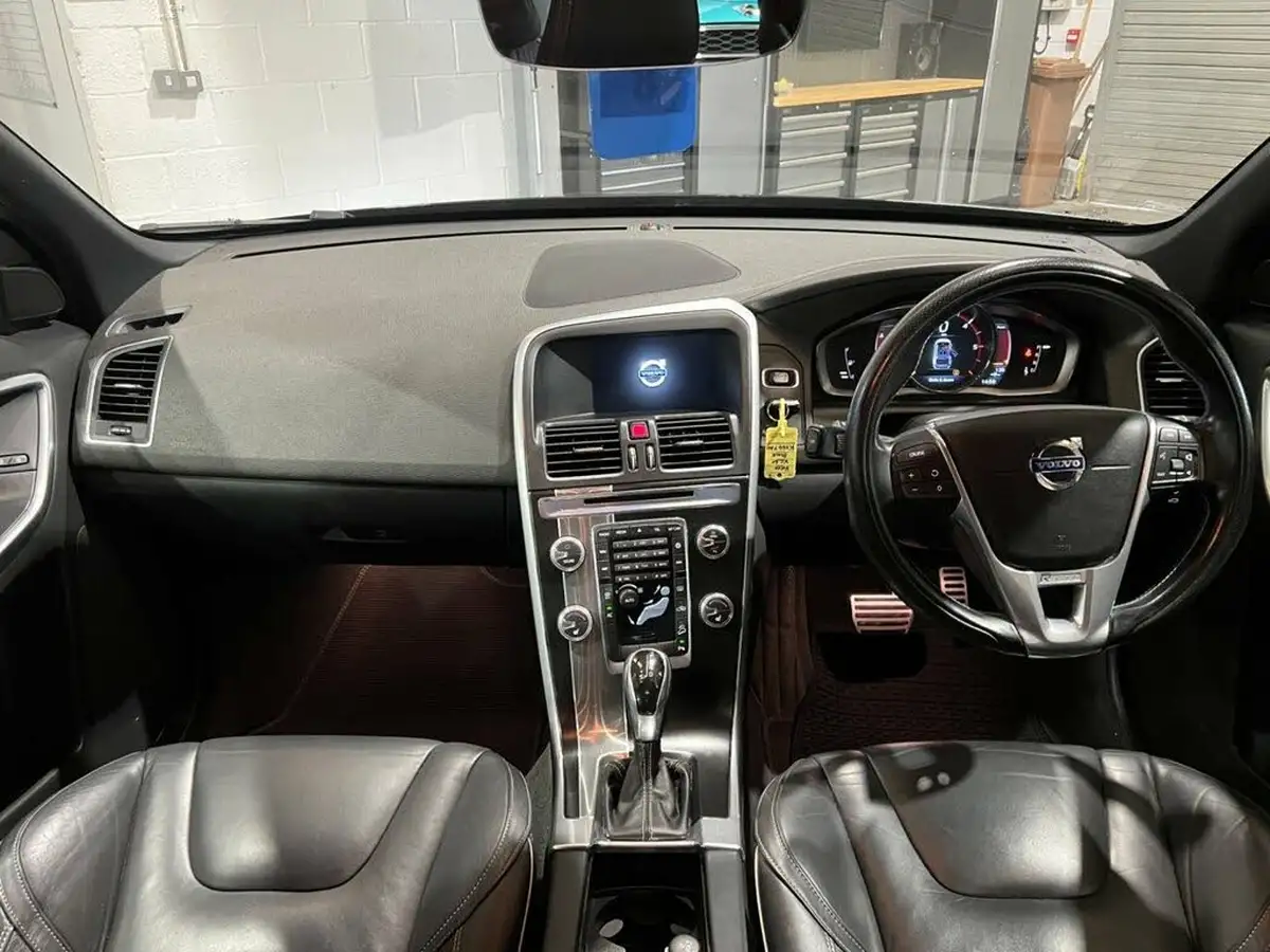 2014-volvo-xc60-24td-d5-r-design-lux-215bhp-geartronic-big-10