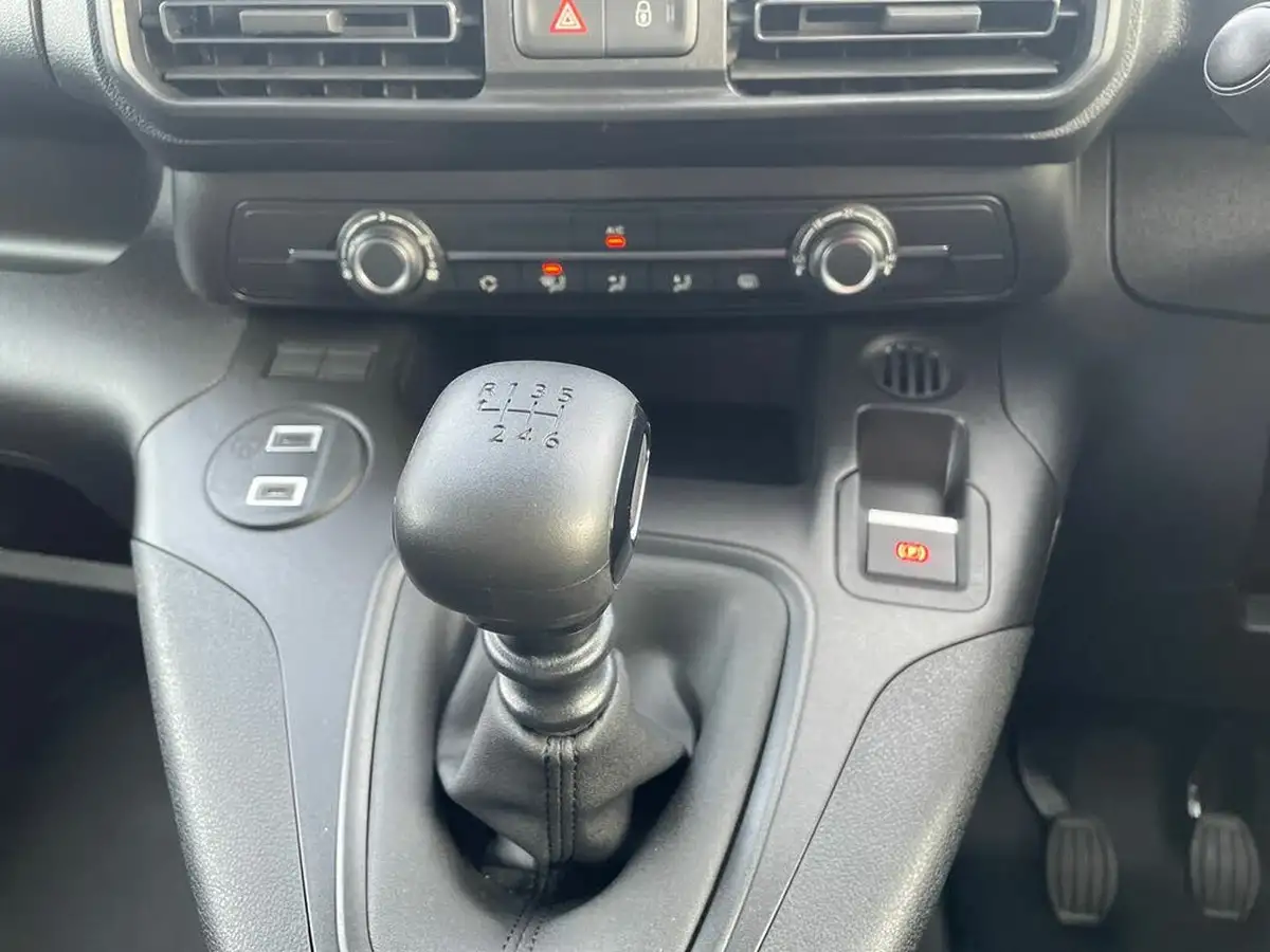 2024-peugeot-partner-15-bluehdi-professional-100pseu6d-big-21