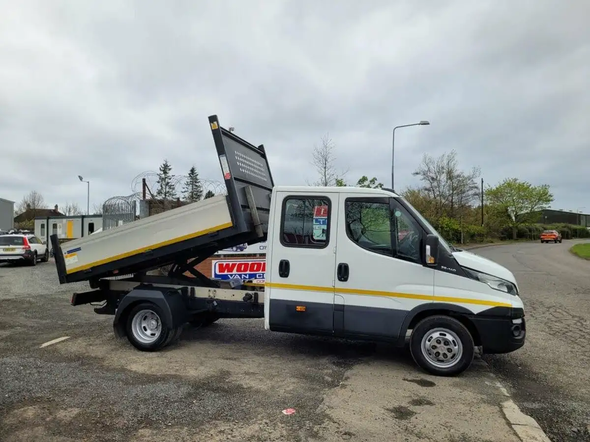 2017-iveco-daily-c-class-23td-35c14-lwb-35c14d-3750-crewcab-chassis-big-1