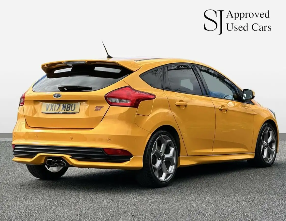 2017-ford-focus-20tdci-st2-hatchback-big-3