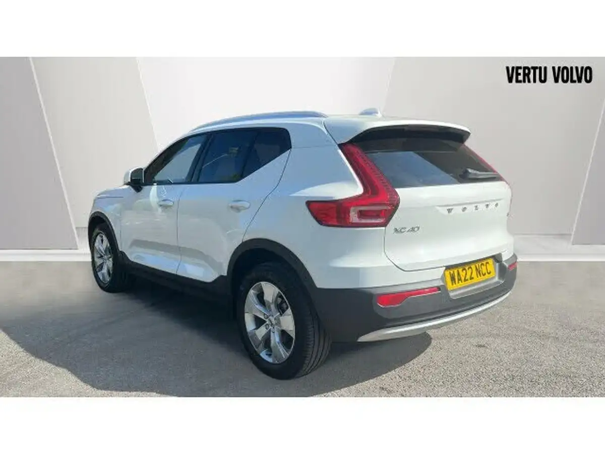 2022-volvo-xc40-15-t3-momentum-auto-big-1