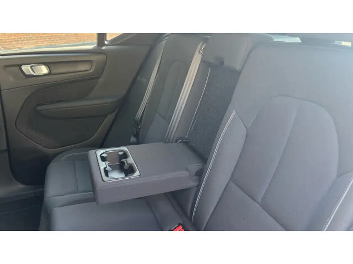 2022-volvo-xc40-15-t3-momentum-auto-big-25