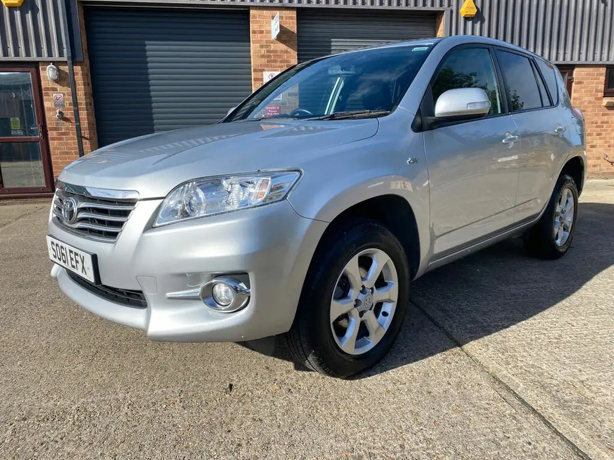 2011-toyota-rav4-22td-xt-r-22d-cat-150bhp-euro-5-auto-big-16