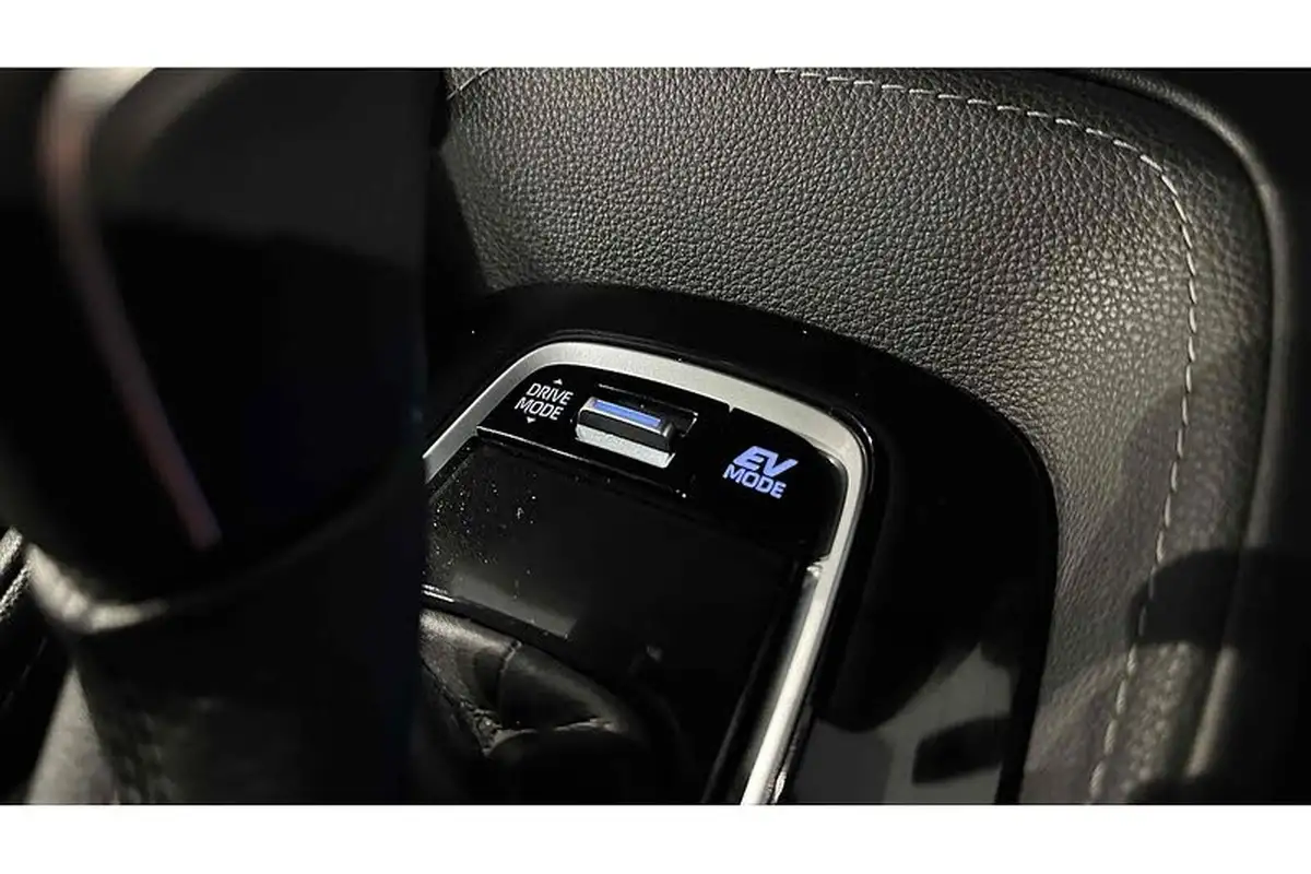 2021-toyota-corolla-18-vvt-i-design-trk-touring-sports-5d-big-33