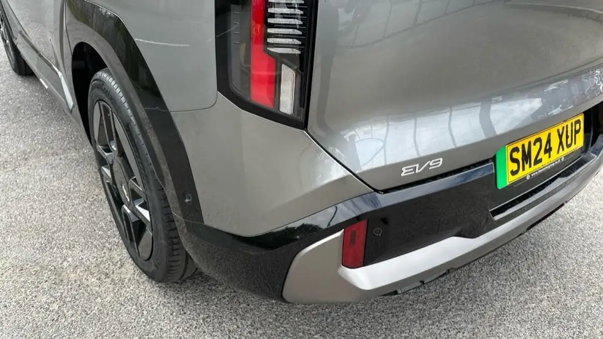2024-kia-ev9-e-gt-line-s-7-big-24