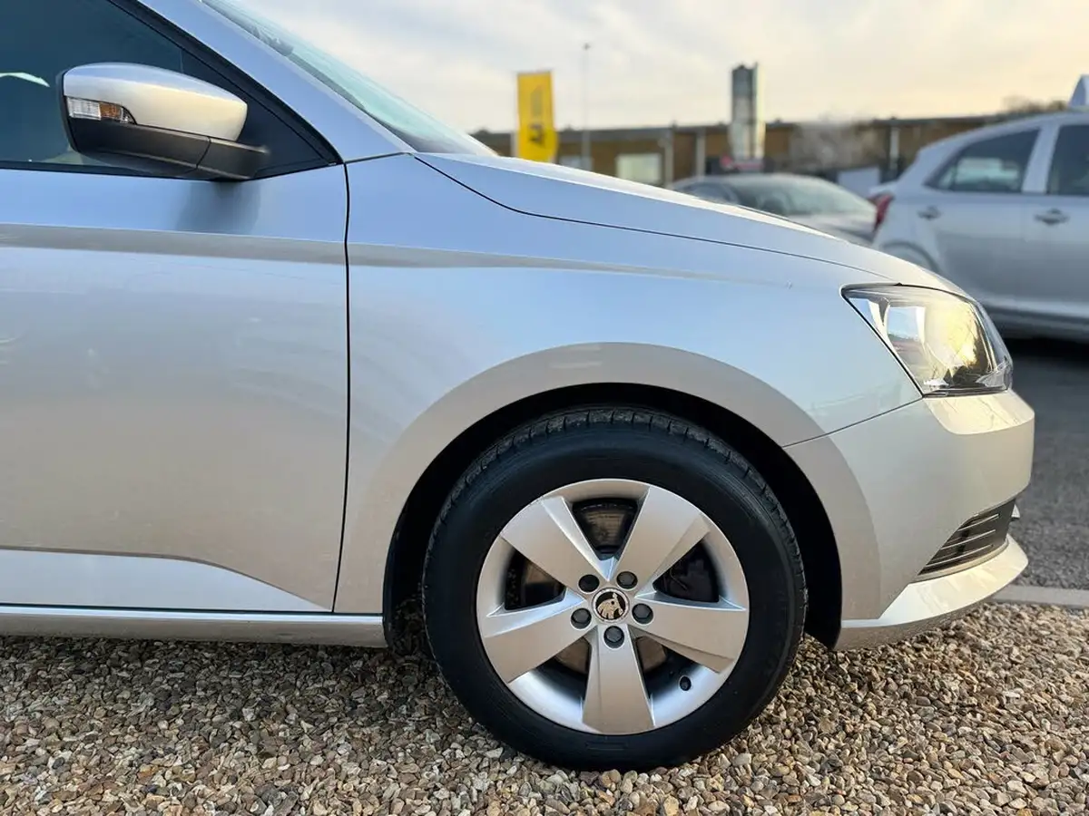 2016-skoda-fabia-12-tsi-se-109ps-hatchback-big-17