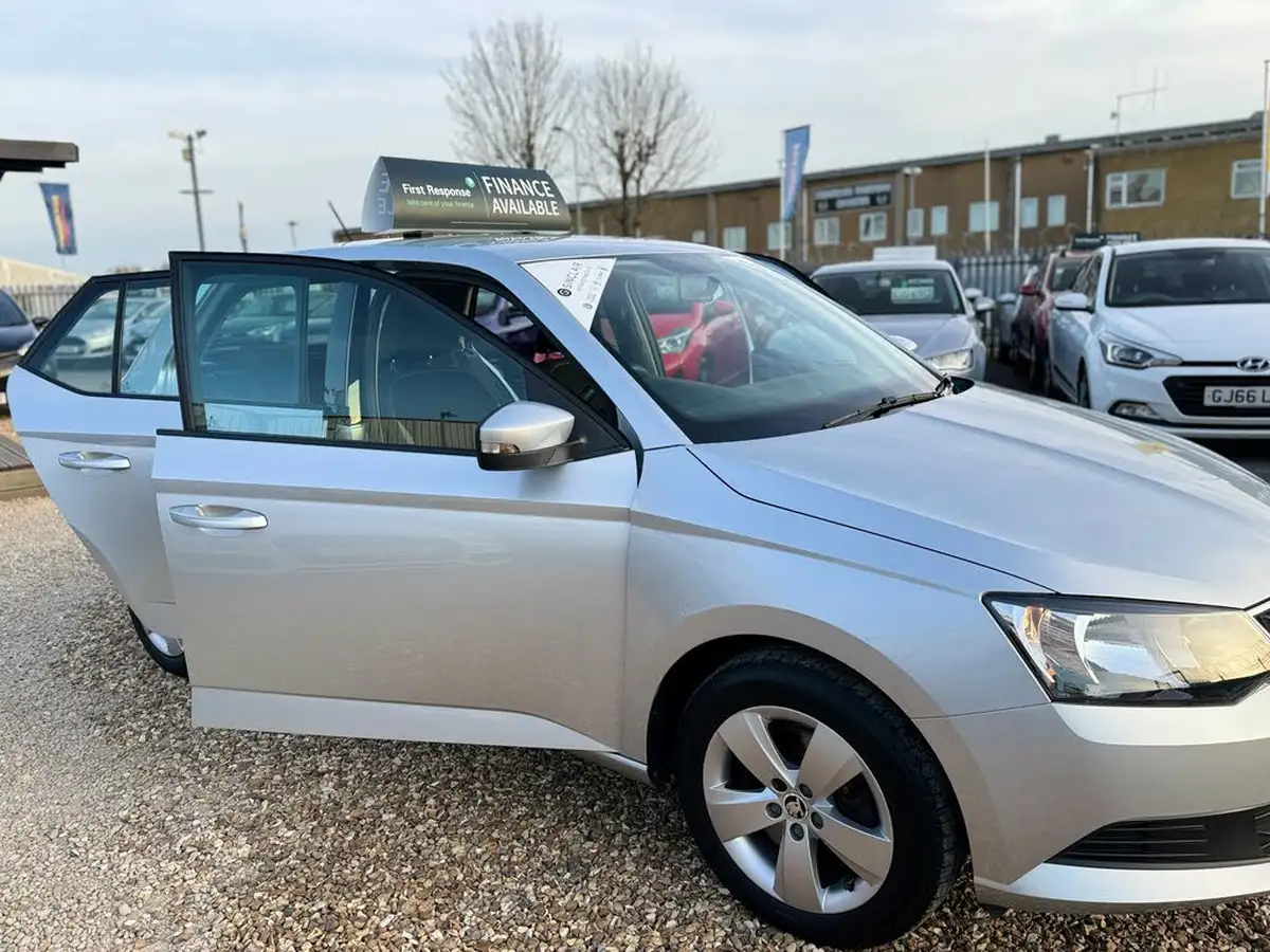 2016-skoda-fabia-12-tsi-se-109ps-hatchback-big-41
