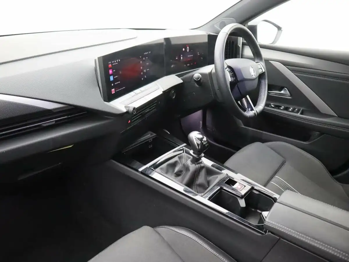 2023-vauxhall-astra-big-7